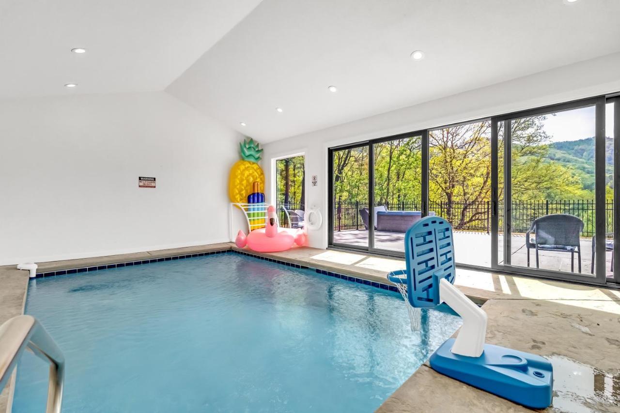 Alpine Splash - Luxury - Private Indoor Pool, Theatergaming, Large Yard, Pond, Basketball Court!!! Сивиървил Екстериор снимка