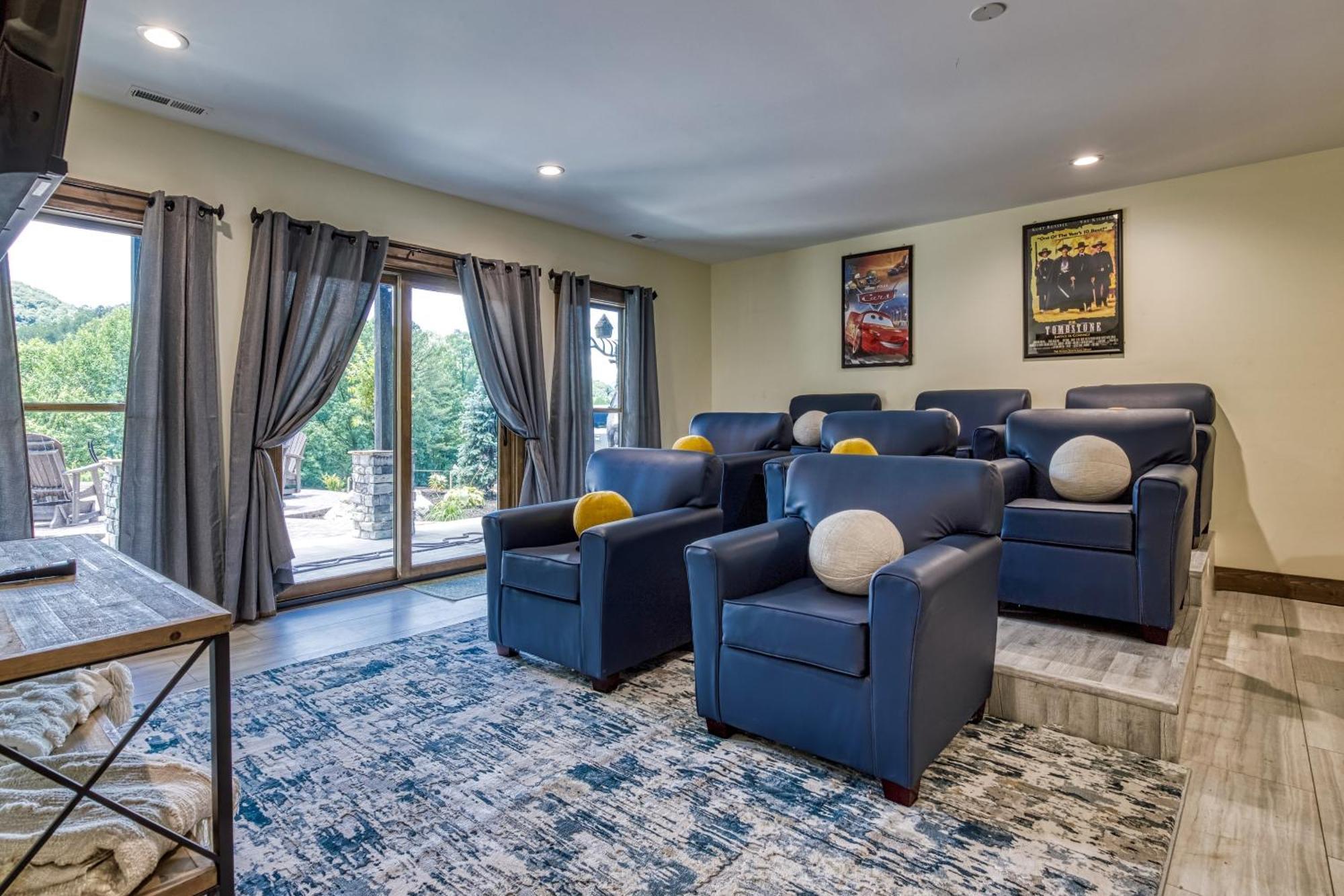 Alpine Splash - Luxury - Private Indoor Pool, Theatergaming, Large Yard, Pond, Basketball Court!!! Сивиървил Екстериор снимка