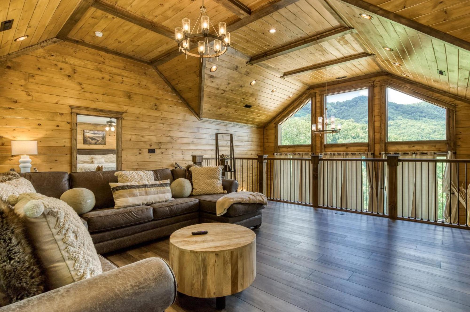 Alpine Splash - Luxury - Private Indoor Pool, Theatergaming, Large Yard, Pond, Basketball Court!!! Сивиървил Екстериор снимка