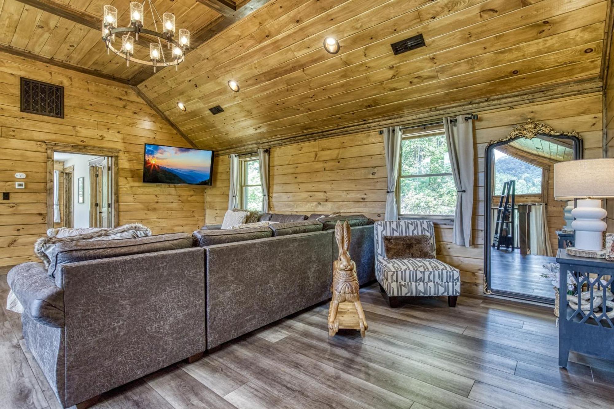Alpine Splash - Luxury - Private Indoor Pool, Theatergaming, Large Yard, Pond, Basketball Court!!! Сивиървил Екстериор снимка