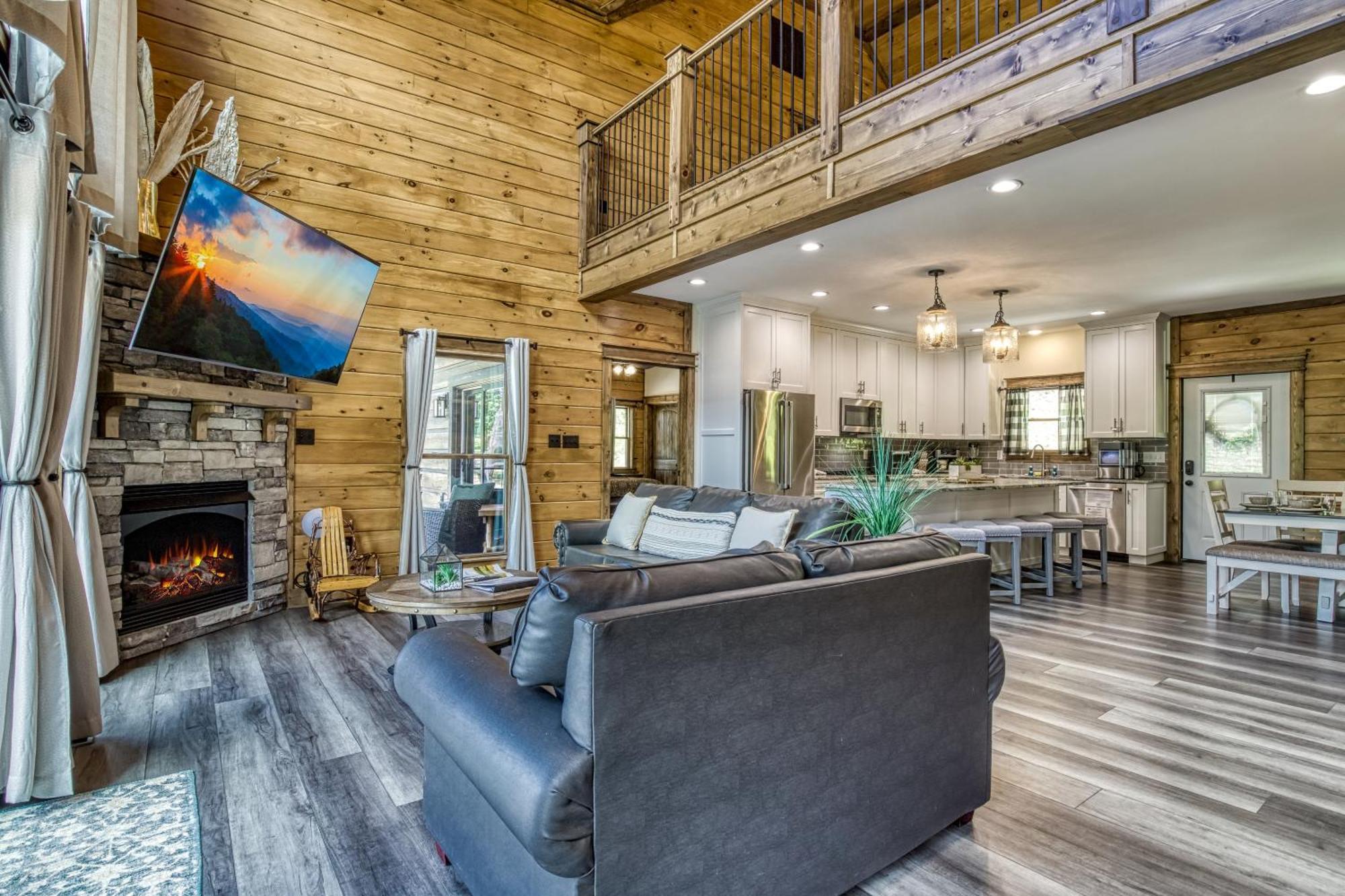 Alpine Splash - Luxury - Private Indoor Pool, Theatergaming, Large Yard, Pond, Basketball Court!!! Сивиървил Екстериор снимка